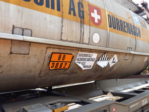 Schlecht befestigte Kennzeichnungen